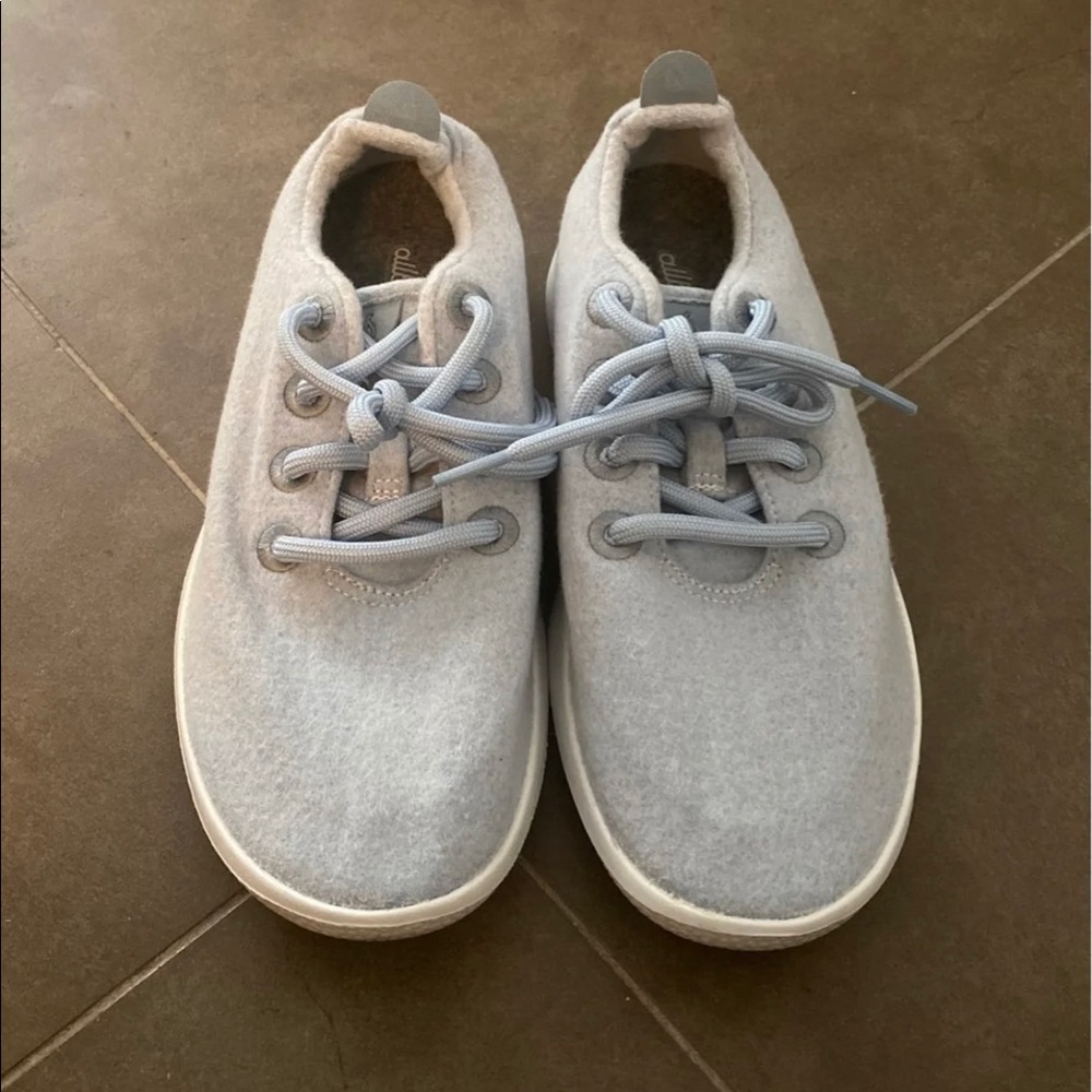Allbirds blue sneakers size 7 great condition